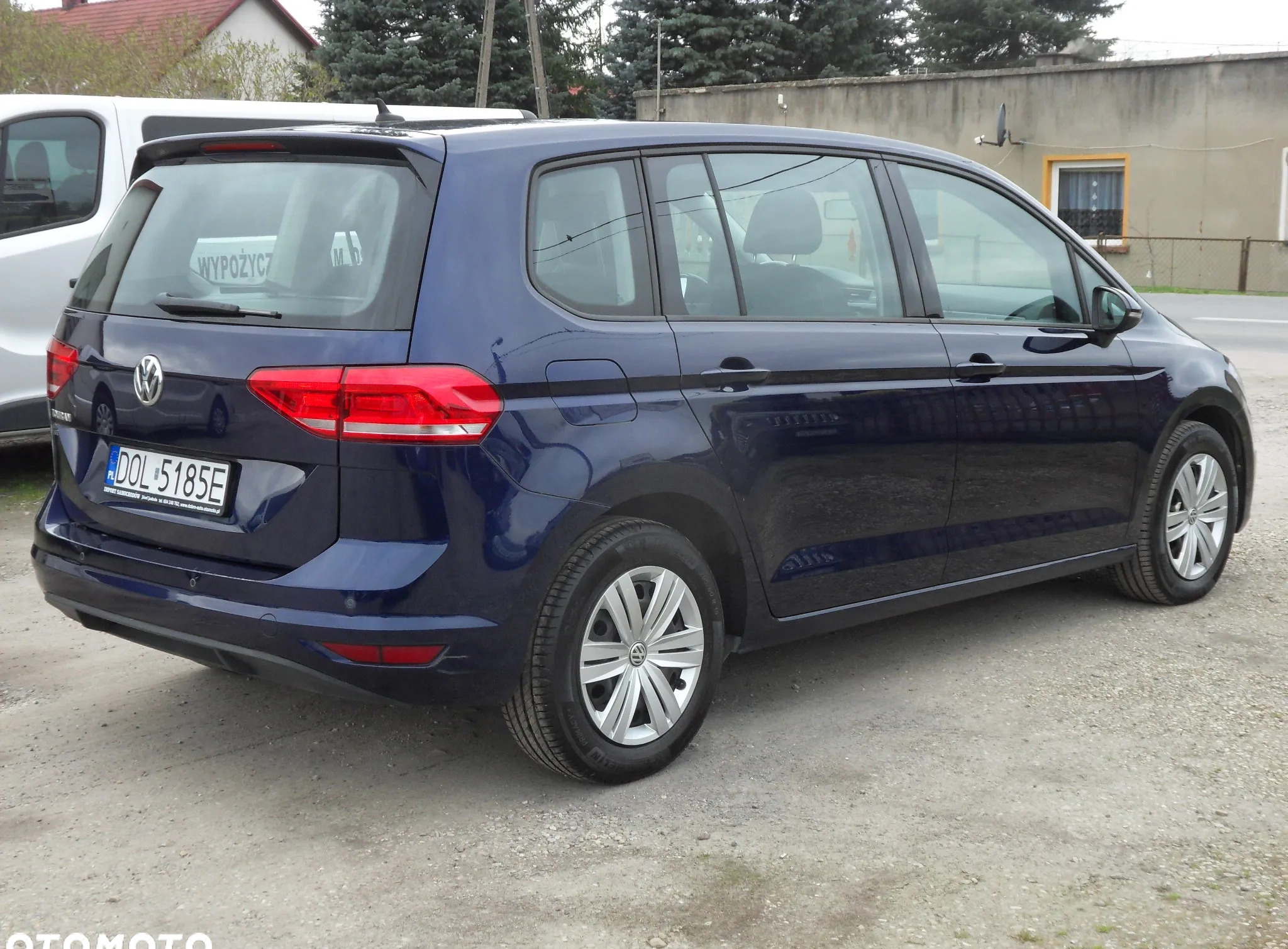 Volkswagen Touran cena 63960 przebieg: 144000, rok produkcji 2018 z Bodzentyn małe 254